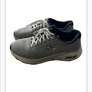 Skechers Size 10 arch fit